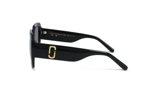 משקפי שמש Marc Jacobs מסגרת מרובעת  בצבע שחור ועדשות אפורות