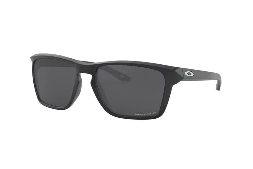 משקפי שמש Oakley מסגרת מרובעת  בצבע שחור ועדשות אפורות