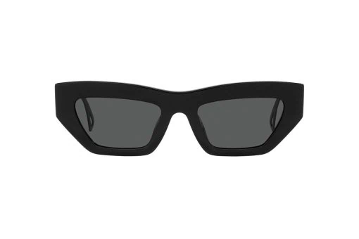 משקפי שמש Versace מסגרת גאומטרית בצבע שחור עם שם המותג מוטבע על הזרועות ועדשות אפורות