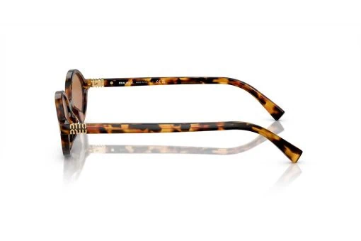 משקפי שמש Miu Miu מסגרת אובלית  בצבע חום ועדשות חומות