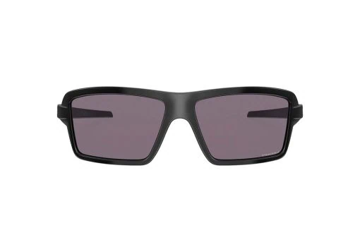משקפי שמש Oakley מסגרת מרובעת בצבע שחור ועדשות אפורות