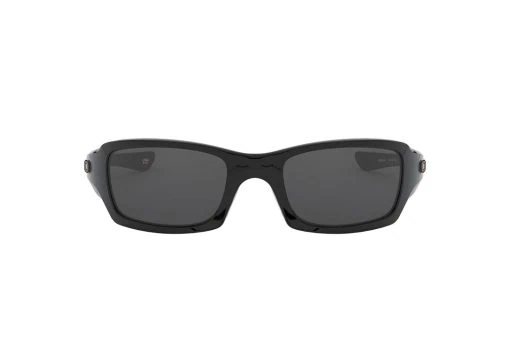 משקפי שמש Oakley מסגרת ספורטיבית בצבע שחור ועדשות אפורות