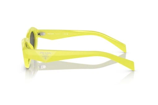 משקפי שמש Prada מסגרת אובלית  בצבע צהוב ועדשות אפורות